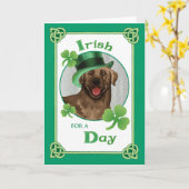 Carte St. Patrick's Day Chocolate Lab (Fleur jaune)