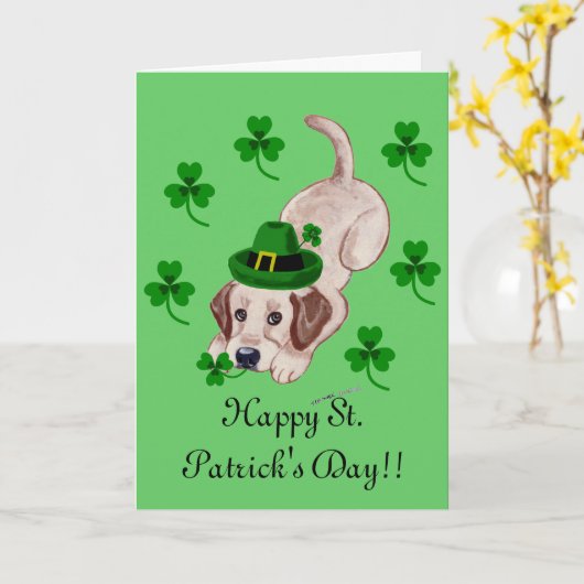 Carte St. Patrick's Day Jaune Labrador Chiot en vert (Fleur jaune)