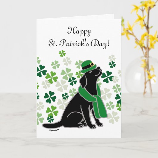 Carte St. Patrick's Day Stylish Black Labrador Clovers (Fleur jaune)
