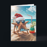 Carte Starfish de Noël avec Cocktail<br><div class="desc">Une étoile de mer portant un chapeau de Père Noël et des lunettes de soleil se détend sur un transat au bord de l'océan avec un cocktail. Le texte est modifiable.</div>