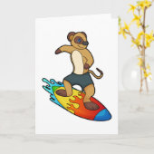 Carte Suricate en surfeur avec planche de surf (Fleur jaune)