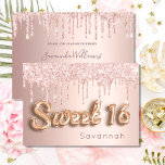 Carte Sweet 16 rose or parties scintillant rose 16e invi<br><div class="desc">Pour une fête de luxe Sweet 16, 16ème anniversaire. Un faux métallique en or rose, un arrière - plan à l'apparence de feuille avec de l'or rose et des gouttes de parties scintillant rose, la peinture goutte à goutte. Le texte : Sweet 16 est écrit avec une police de style...</div>