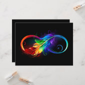 Carte Symbole d'infini avec plume arc-en-ciel (Devant/Arrière en situation)