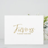 Carte "Table des faveurs" Enseigne de mariage | Or lettr (Debout devant)