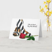 Carte talons hauts rayés avec rose rouge anniversaire (Fleur jaune)
