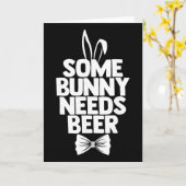 Carte Tee de Pâques pour hommes Some Bunny Needs Beer Jo (Fleur jaune)
