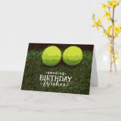 Carte Tennis Anniversaire avec balle sur herbe verte (Fleur jaune)
