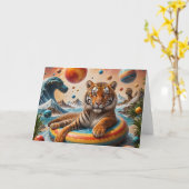 Carte Tigre flottant sur un espace surréel de jour d'été (Fleur jaune)