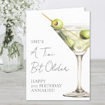 Carte Tini Bit Martini plus âgé Joyeux anniversaire<br><div class="desc">Une Carte D'Anniversaire Tini Bit. Ce design amusant et décalé comprend un verre martini aquarelle avec olives sur le devant, associé à l'expression "A Tini Bit Older" en haut dans un script manuscrit élégant. Le nom et l’âge de la personne d’anniversaire sont placés en bas dans un mélange de polices...</div>