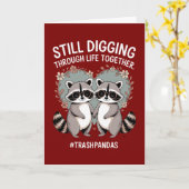 Carte Trash Pandas Digging Through Life Together  (Fleur jaune)
