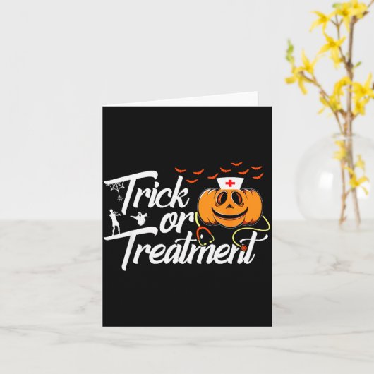 Carte Trick Or Funny Medical Personnel Halloween Nurse (Fleur jaune)