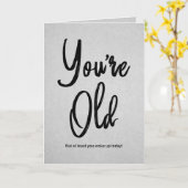 Carte Tu es une vieille citation drôle Typographie Noire (Fleur jaune)