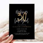 Carte Typographie moderne 30e anniversaire noir et or<br><div class="desc">Typographie moderne de 30e anniversaire noir et or effet invitation anniversaire d'anniversaire. Texte de script moderne design monochrome. Partie d'une collection.</div>