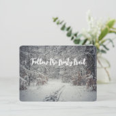 Carte Un chemin enneigé à travers une forêt hivernale (Debout devant)