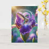 Carte Un colibri qui s'agite dans un Iris pourpre (Fleur jaune)