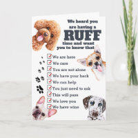 Un gang de chiens à temps rude se sentir mieux bie