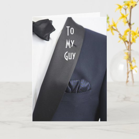 CARTE UN HOMME À TUX "À MON HOMME EN NOTRE JOUR" (Fleur jaune)