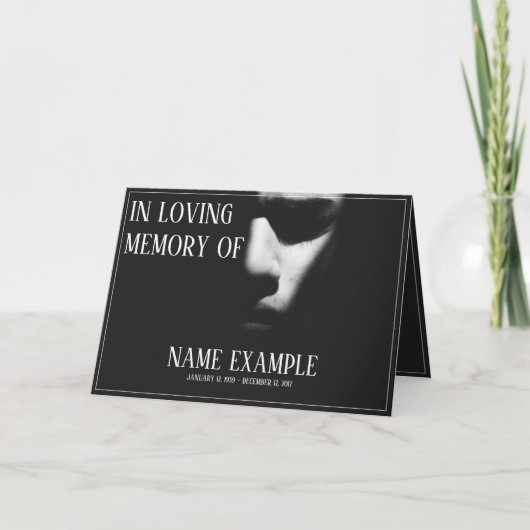 Carte Un visage endormi dans une demi-ombre (Devant)
