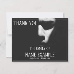 Carte Un visage endormi dans une demi-ombre