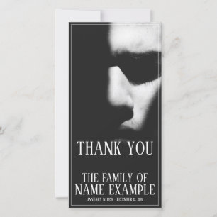 Carte Un visage endormi dans une demi-ombre