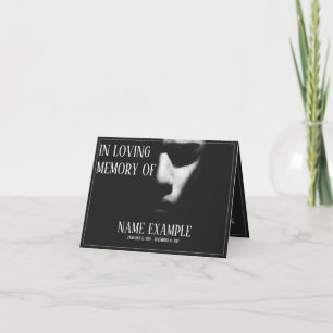 Carte Un visage endormi dans une demi-ombre