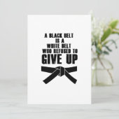 Carte Une Ceinture Noire Est Une Ceinture Blanche Karate (Debout devant)