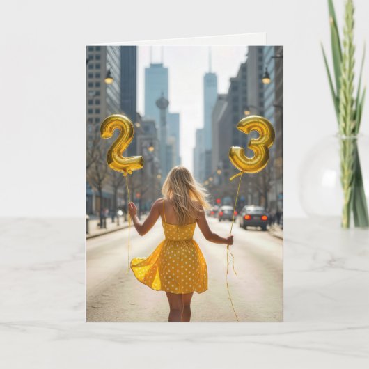 Carte Une Femme De Chicago Avec Ballons D'Anniversaire (Devant)