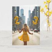 Carte Une Femme De Chicago Avec Ballons D'Anniversaire (Fleur jaune)
