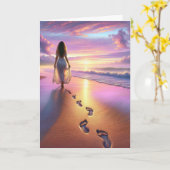 Carte Une Femme Marchant Sur Une Plage De Coucher Du Sol (Fleur jaune)