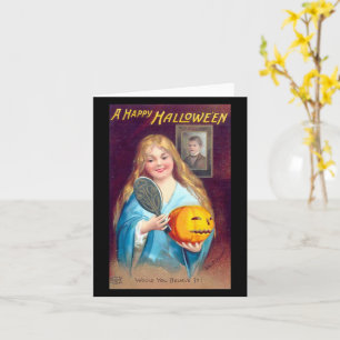 Carte Une fille heureuse d'Halloween se brossant les che