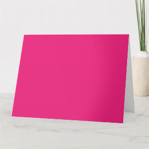 Carte Une rose rouge avec des pétales vibrants entourés