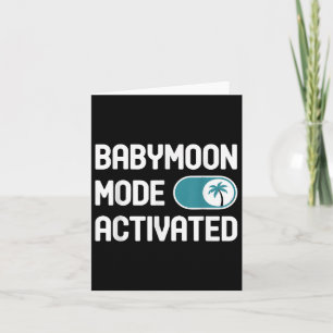 Carte Vacances de grossesse en tenue de voyage pour bébé