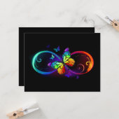 Carte Vibrant infinity with rainbow butterfly on black (Devant/Arrière en situation)