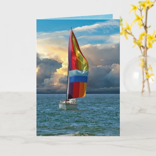 Carte voilier avec spinaker arc-en-ciel sur l'eau (Fleur jaune)