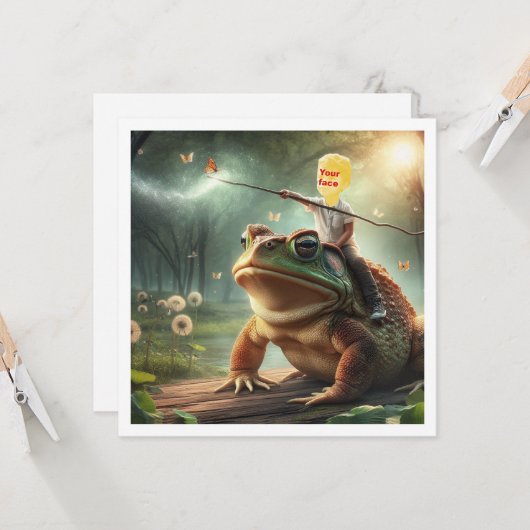 Carte Votre enfant chevauchant une grenouille, mettez mo (Devant/Arrière en situation)