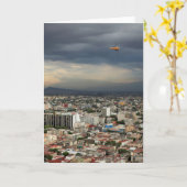 Carte Vue courbe du paysage urbain contre le ciel (Fleur jaune)