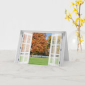 Carte Vue de l'arbre de chêne d'automne dans la fenêtre (Fleur jaune)