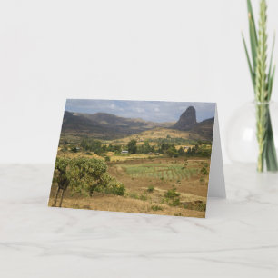 Carte Vue pittoresque sur une grande montagne de roche