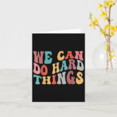 Carte We Can Do Hard Things Groovy Retro Motivational Qu (Fleur jaune)