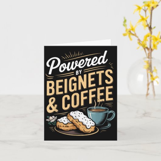 Carte Wered By Beignets And Coffee Funny New Orleans Quo (Fleur jaune)