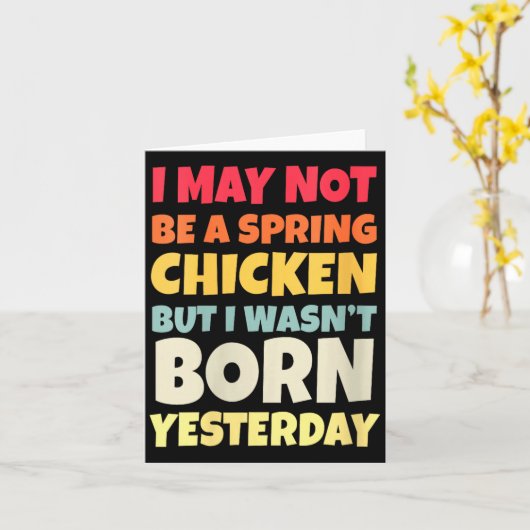 Carte Womens Funny Getting Older Retro Spring Chicken Bi (Fleur jaune)