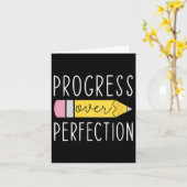 Carte Womens Progress Over Perfection Motivational Teach (Fleur jaune)