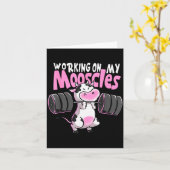 Carte Working On My Mooscles Funny Gym Cow Weightlifting (Fleur jaune)