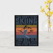 Carte You Don't Stop Skiing When You Get Old Skier Skiin (Fleur jaune)