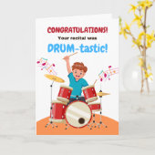 Carte Young Boy Félicitations Drum Considérant mignon (Fleur jaune)