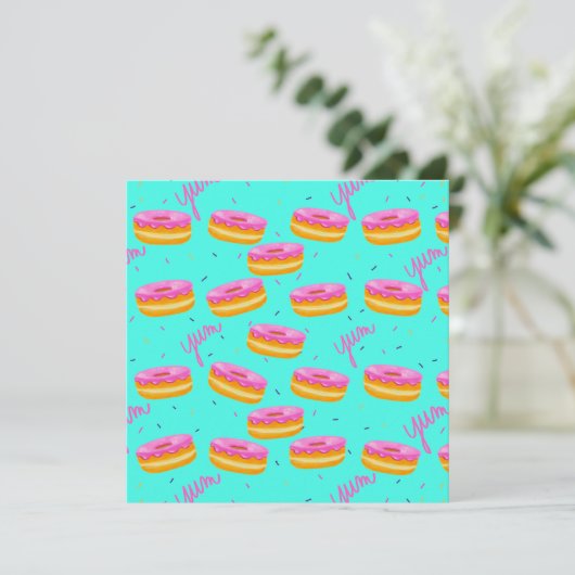 Carte Yum, beignets (Debout devant)