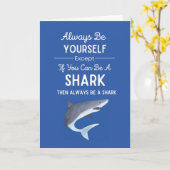 Cartes amusantes de requin bleu mignon pour les en (Fleur jaune)