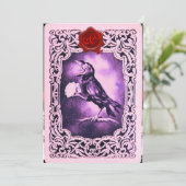 CARTES DE JEU DE CROW NOIR, VÊTEMENT DE CIRE ROUGE (Debout devant)