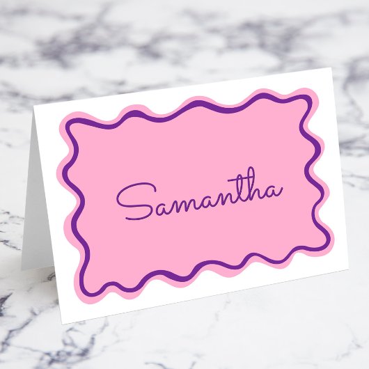 Cartes de nom de lieu à bordure ondulée rose viole