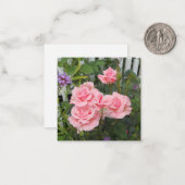 Cartes de notes plates aux roses roses (Devant/Arrière en situation)